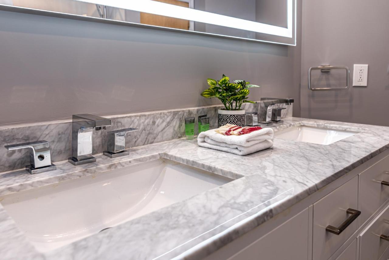 Family Friendly 3-Bedroom Beauty In Le Plateau By Denstays Montreal Exterior photo